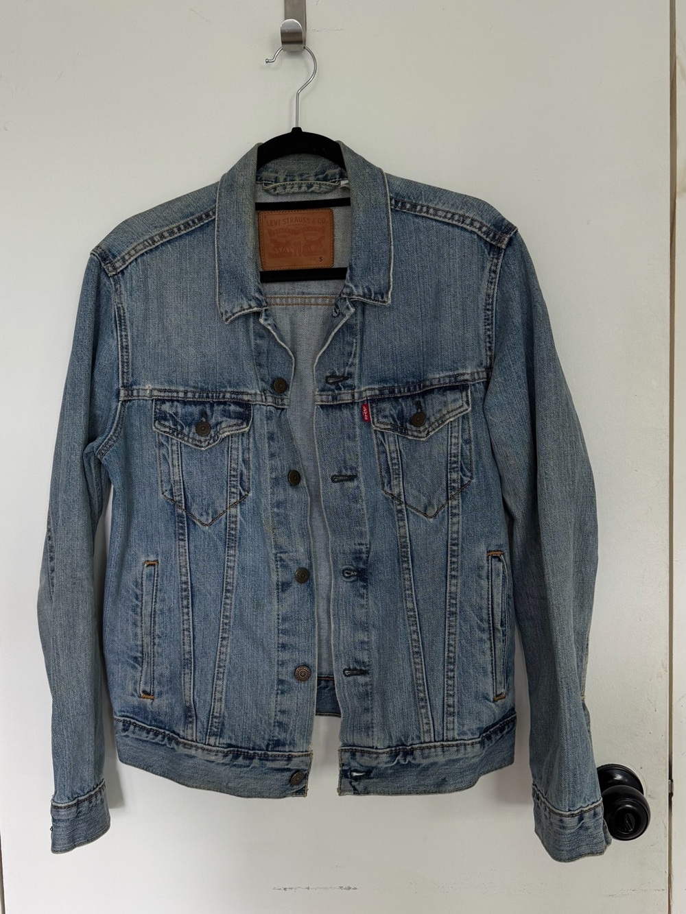 Levi's Light Wash Denim Trucker Jacket - Blue